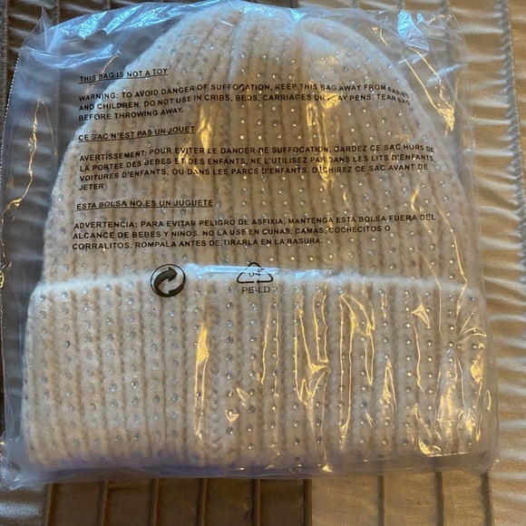 NEW - STEVE MADDEN CRYSTAL WIDE CUFF BEANIE, Ivory. One Size. - Picture 3 of 5